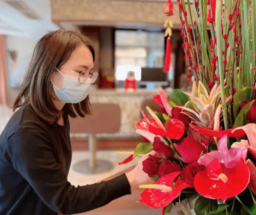 職校走出花藝師 用雙手定格花卉最美瞬間與景觀工程的匠心設計